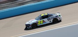 NASCAR: Byron toma liderança na prorrogação e vence em Phoenix