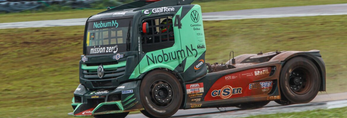 Felipe Giaffone fatura pole position da Copa Truck em Goiânia
