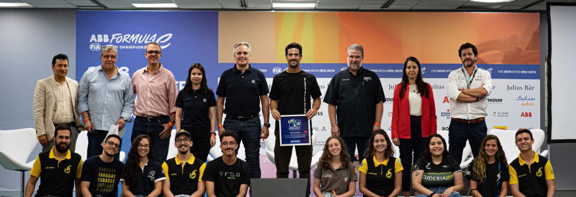 Di Grassi abre portas de indústrias para jovens estudantes