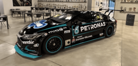 Átila Abreu apresenta seu carro para a temporada da Stock Car, com patrocínios da PETRONAS e Empresas SIM