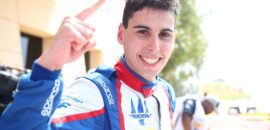 F1 – Foto: Alonso tieta pupilo brasileiro Bortoleto após vitória na Fórmula 3 no Bahrein