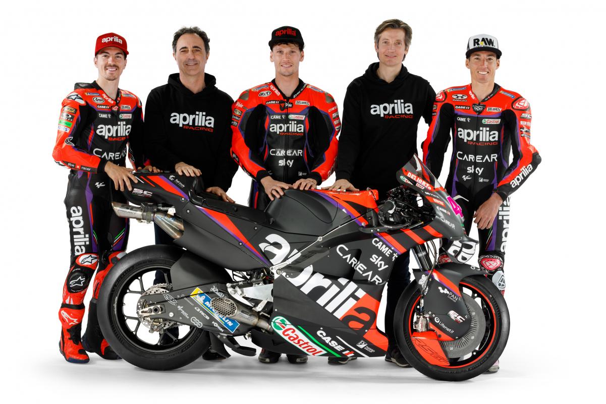 Aprilia exibe layout de moto para temporada 2023 da MotoGP Aleix Espargaró, Maverick Viñales (Aprilia) Lançamento Aprilia - MotoGP 2023