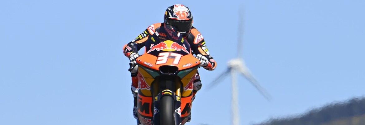 Acosta termina primeiro dia de treinos na frente na Moto2 em Portugal