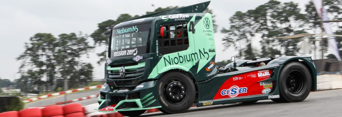 Felipe Giaffone estreia primeiro caminhão híbrido da Copa Truck