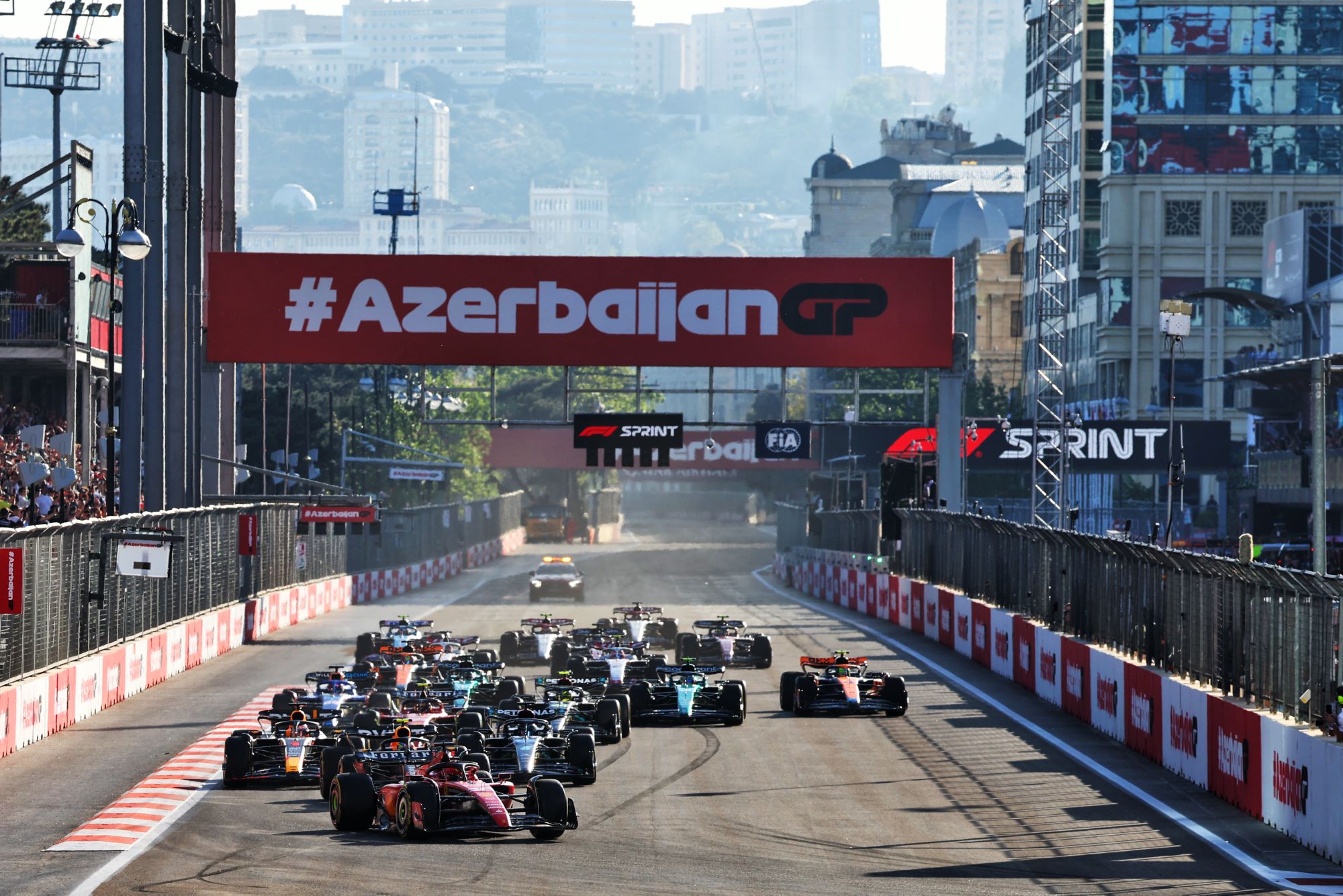 Fotos: as imagens da Sprint do GP do Azerbaijão, marcada por discussão entre Verstappen e Russell F1 2023, GP do Azerbaijão, Baku, Sprint