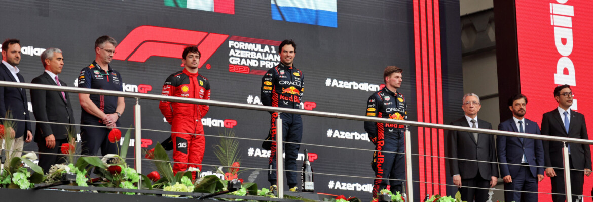 F1: Leclerc se confunde e sobe em degrau errado no pódio do GP do Azerbaijão