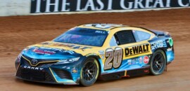 NASCAR: Bell domina parte final e vence em pista de terra de Bristol