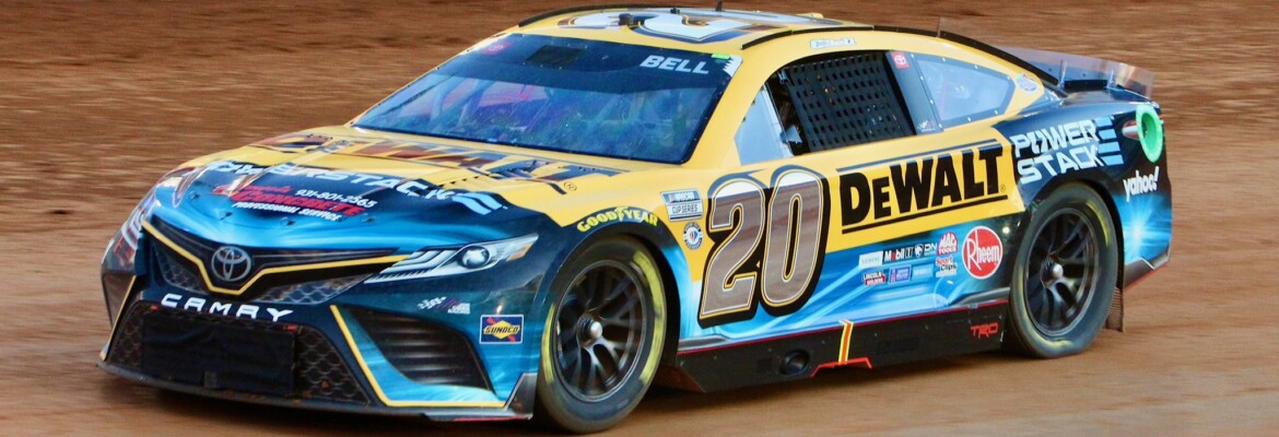 NASCAR: Bell domina parte final e vence em pista de terra de Bristol