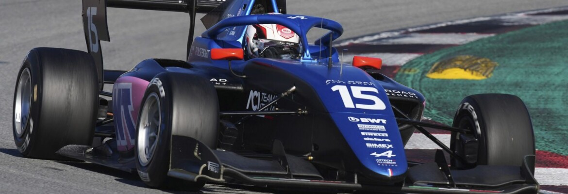 Mini acerta volta no final e lidera treino livre da F3 em Mônaco