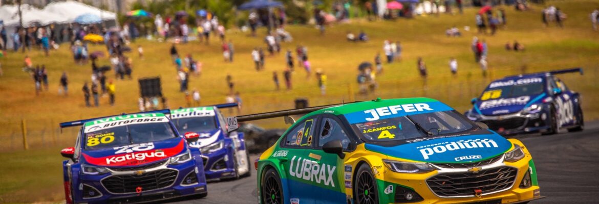 Júlio Campos comemora top-10 em estreia no campeonato da Stock Car