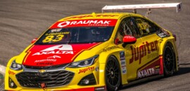Gabriel Casagrande vence pela terceira vez em Interlagos e assume vice-liderança da Stock Car
