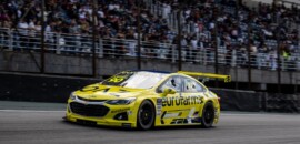 Maurício comemora vitória e agradece ‘Meinha’ por “carro muito bom” na Stock Car