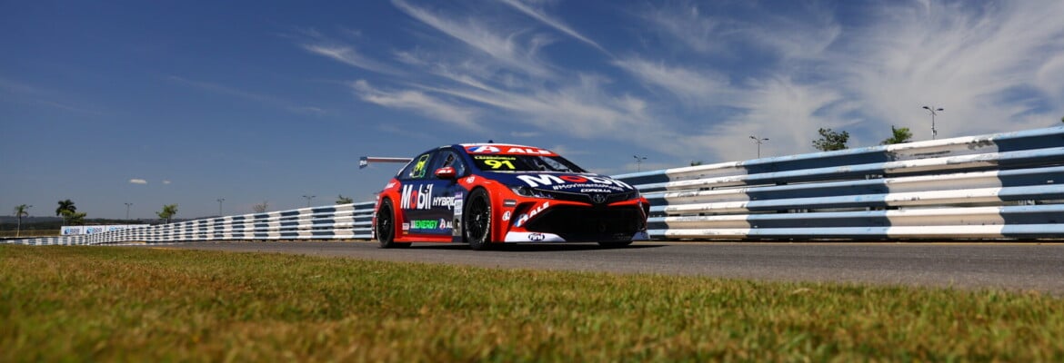 Dudu Barrichello fica a apenas 35 milésimos do pai Rubens na primeira classificação em família em 2023