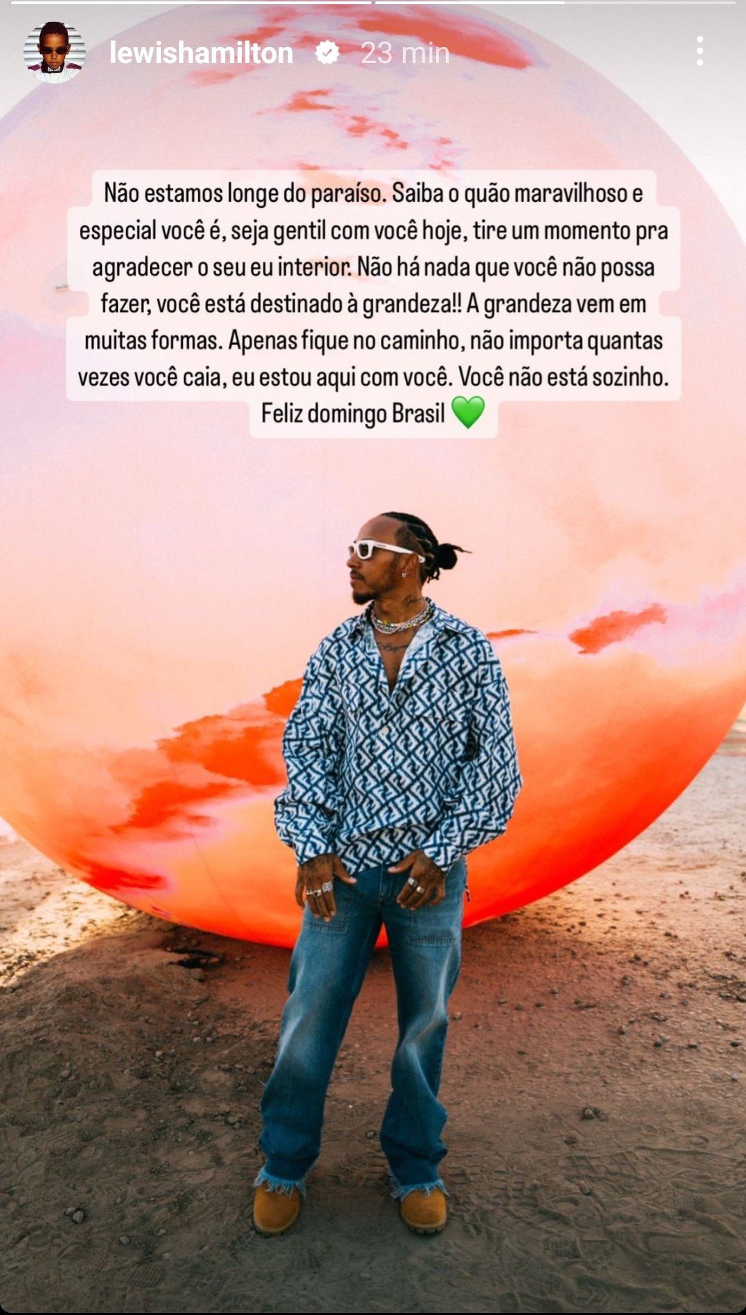 Hamilton posta texto em português e manda mensagem ao Brasil: “Estou aqui com você”