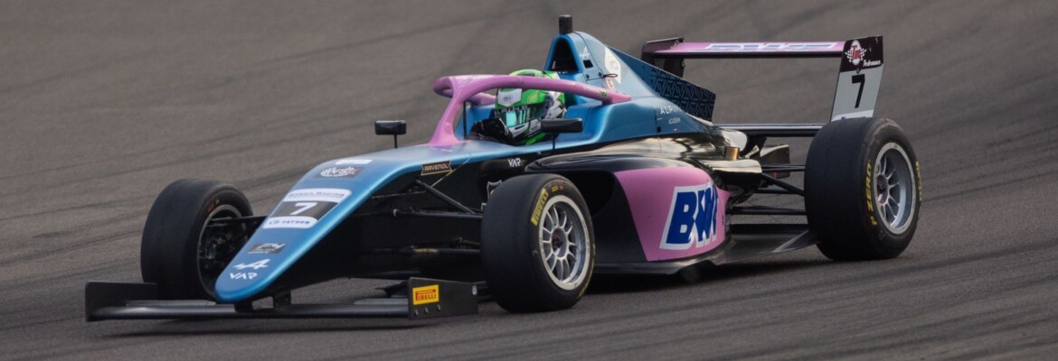 F4 Italiana: Matheus Ferreira ganha 13 posições na estreia em Imola