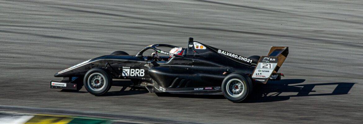 Cho e Tessaro conquistam poles da etapa de abertura da F4 Brasil em Interlagos