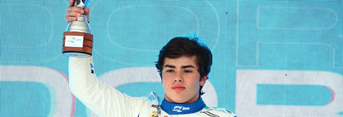 OAKBERRY Bassani F4 vence na classe Rookie com Matheus Comparatto na terceira corrida da F4 Brasil em Interlagos