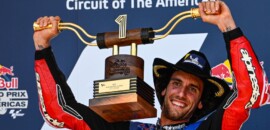 Rins celebra vitória com Honda e diz que estava no limite para seguir Bagnaia