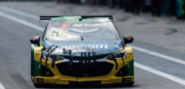 Capô levanta e tira chance de pódio de Massa em Interlagos na Stock Car