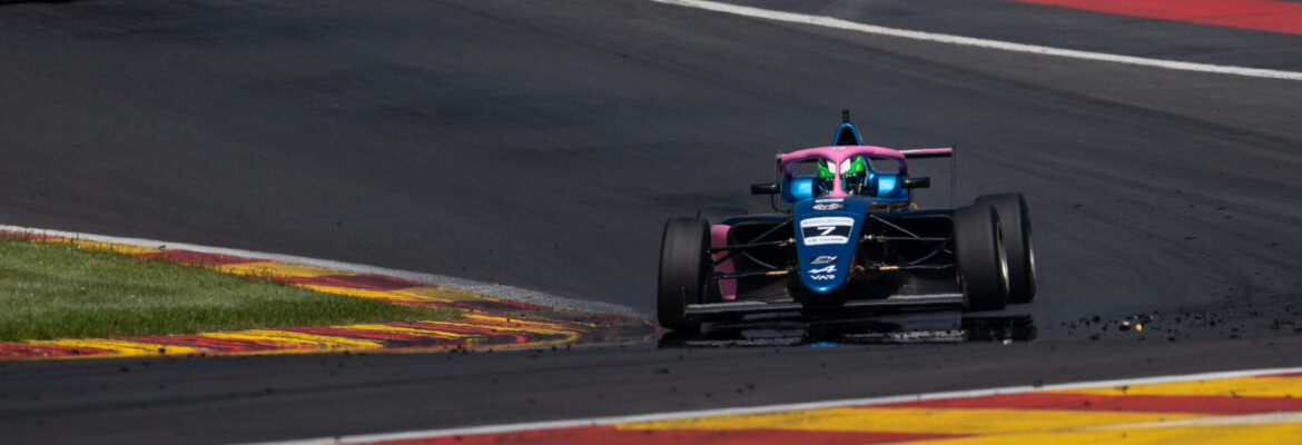 F4 Italiana: Matheus Ferreira fica entre os melhores novatos em treinos na Bélgica