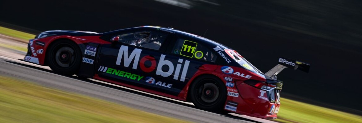 Stock Car: Barrichello surpreende e vence corrida 2 em Tarumã