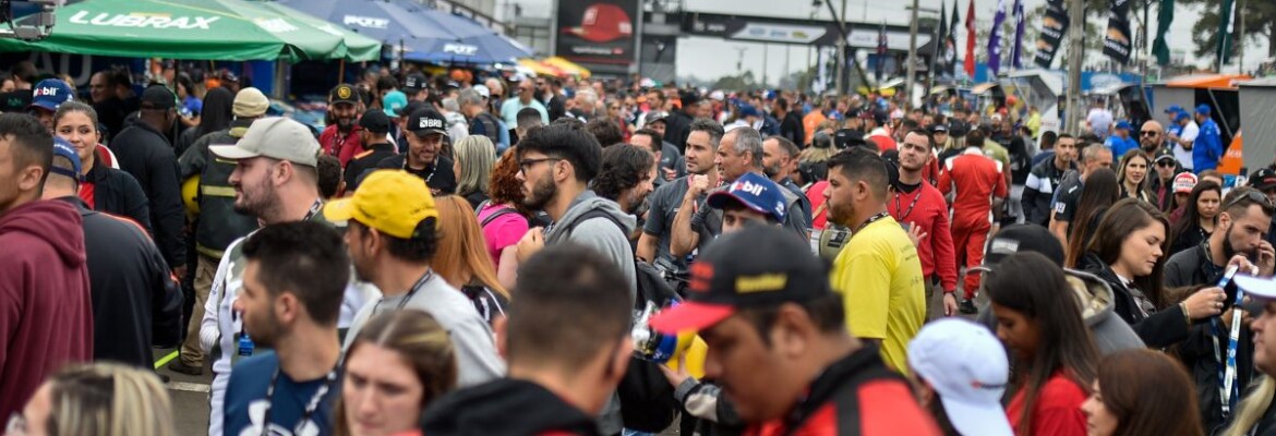 Fãs aprovam e celebram retorno da Stock Car a Tarumã