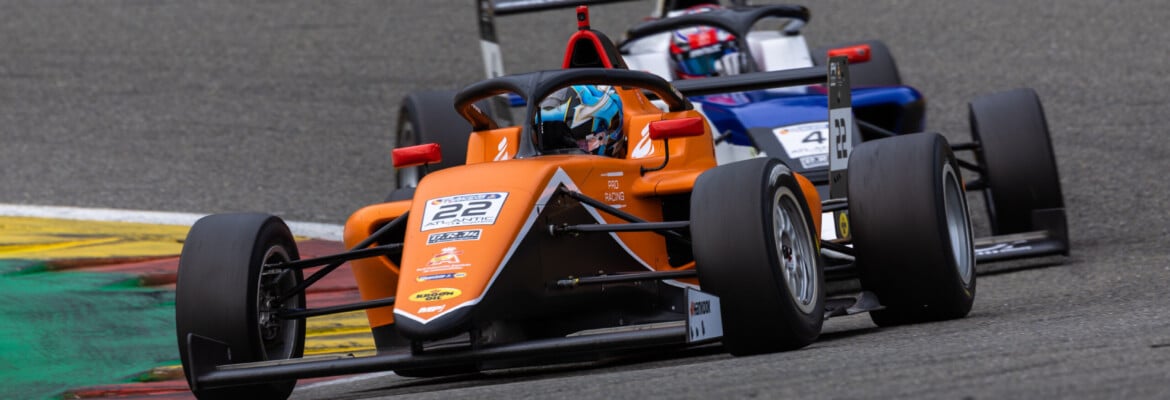 Pedro Clerot conquista 2 vitórias e um segundo lugar em Spa e lidera F4 Espanhola