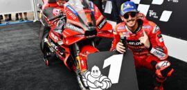 Mesmo vencendo, Bagnaia critica comissários após punição e quer “consistência”