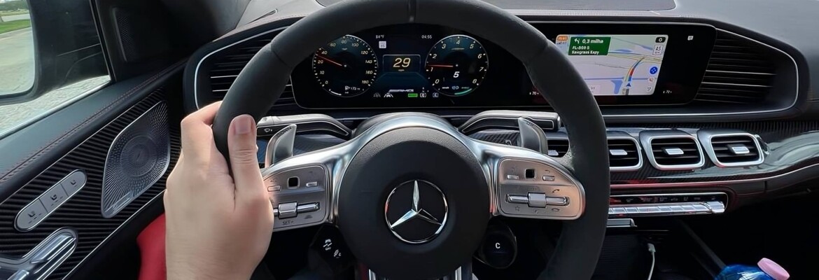 Miami de Mercedes-Benz GLE53 AMG: acompanhando a F1 em um carro esportivo