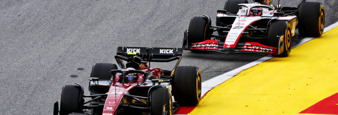 F1: Alfa Romeo celebra pontuação de Zhou no GP da Espanha