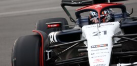 F1: AlphaTauri é multada por liberar De Vries de forma insegura no pit lane