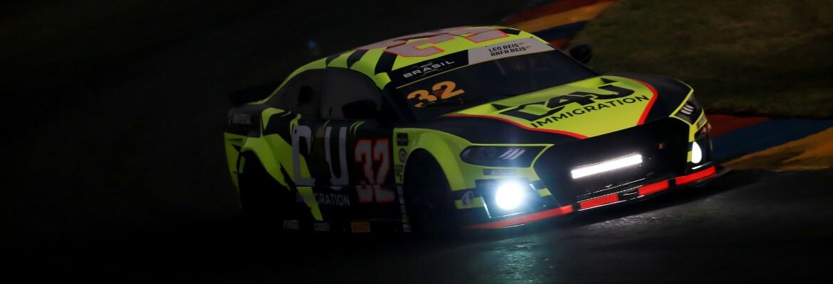 Léo Reis vence corrida noturna e Rafa Reis também vai ao pódio pela D4U Immigration na Nascar Brasil