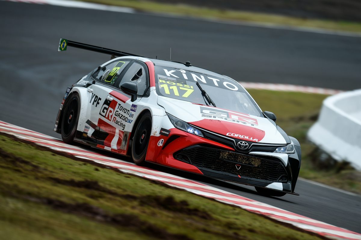 Rossi brilha em casa e fecha como mais rápido dia da Stock Car na Argentina