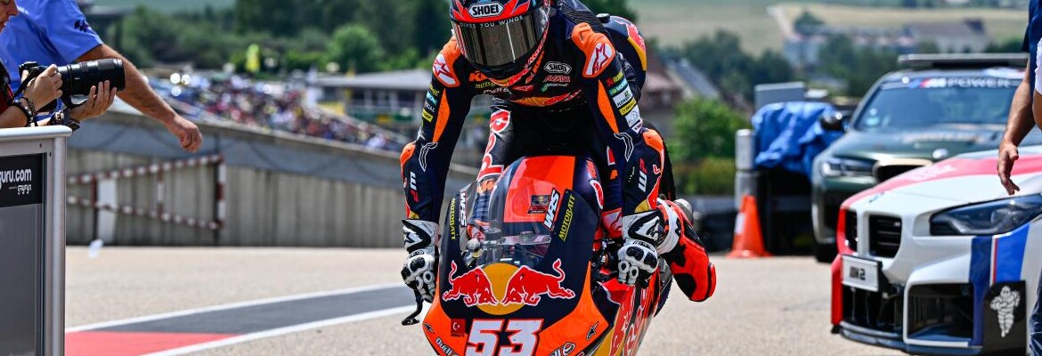 Öncü passa Sasaki na última curva e vence 1ª na Moto3 na Alemanha