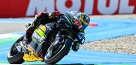 Bezzecchi sobra e conquista 1ª pole do ano na Holanda; Márquez sofre queda bizarra