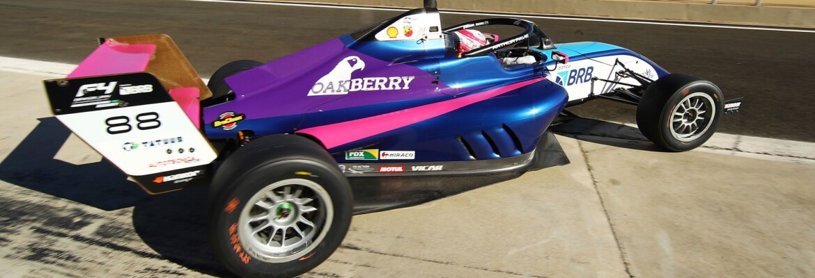 OAKBERRY Bassani Racing lidera entre os Rookies no teste coletivo da F4 Brasil no Velocitta