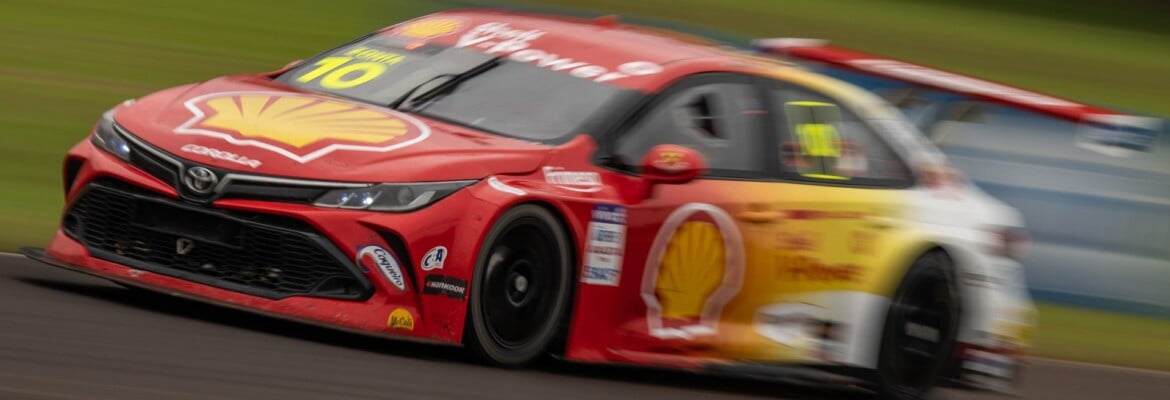 Ricardo Zonta escala 14 posições na corrida 1 e vê chance de vitória escapar na corrida 2 por quebra de câmbio