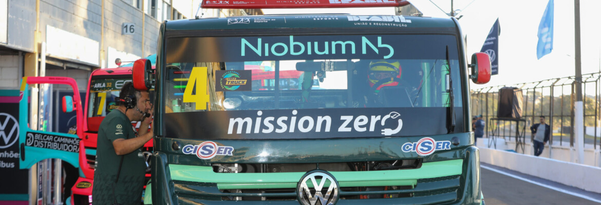 Copa Truck: Felipe Giaffone testa sistemas híbrido e convencional do caminhão Volkswagen no mesmo dia