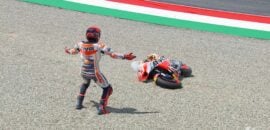 Após novo acidente, Márquez reclama de Honda: “forçamos mais que outros”