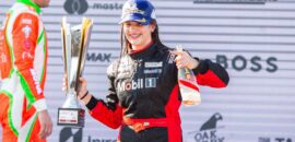 Antonella Bassani se torna primeira mulher a vencer na Porsche Cup no Brasil