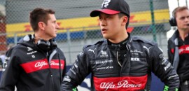 F1: Alfa Romeo confirma Zhou para a temporada 2024 da Fórmula 1