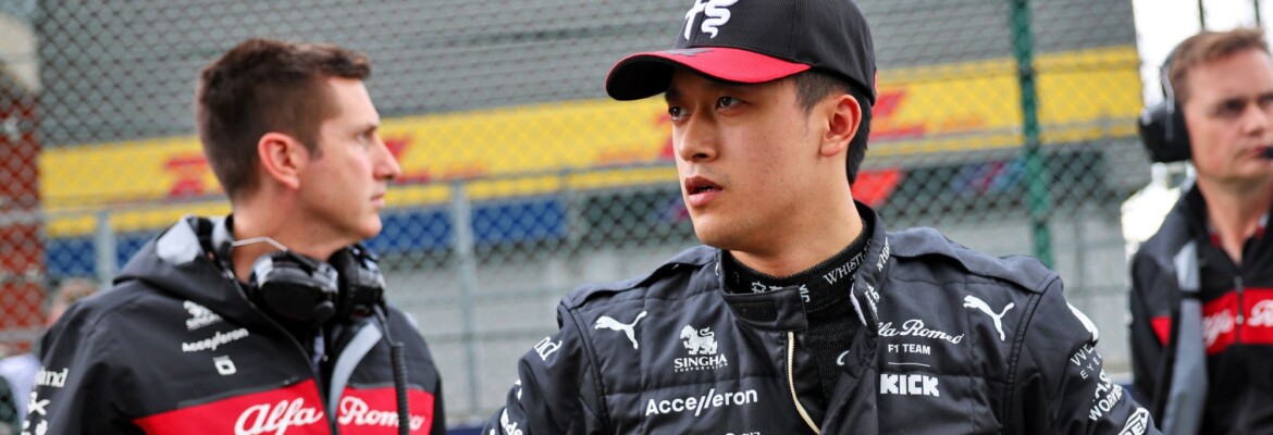 F1: Alfa Romeo confirma Zhou para a temporada 2024 da Fórmula 1