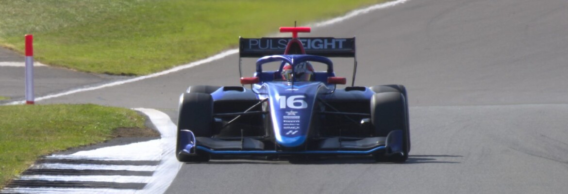 F3: Browning lidera único treino do final de semana em Silverstone
