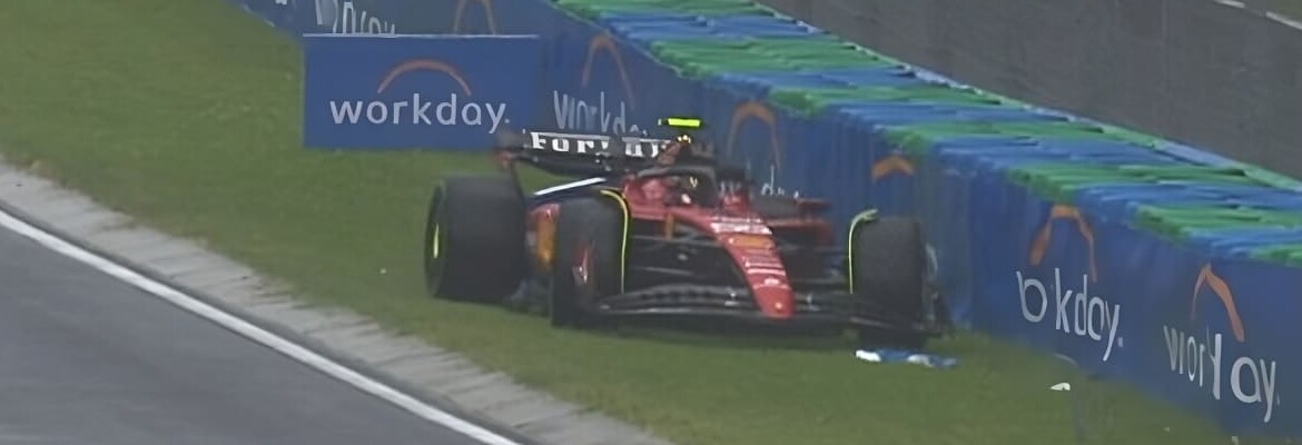 F1: Sainz escorrega na pista molhada e provoca bandeira vermelha no TL1 na Hungria