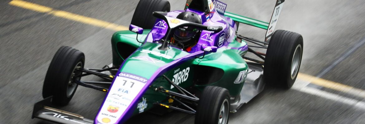 F4 Brasil: Carl Bennett leva OAKBERRY Bassani Racing ao terceiro lugar em primeira prova na chuva da história da F4 Brasil
