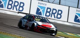 Rossi faz valer pole-position e vence corrida 1 de forma dominante na Stock Car em Interlagos