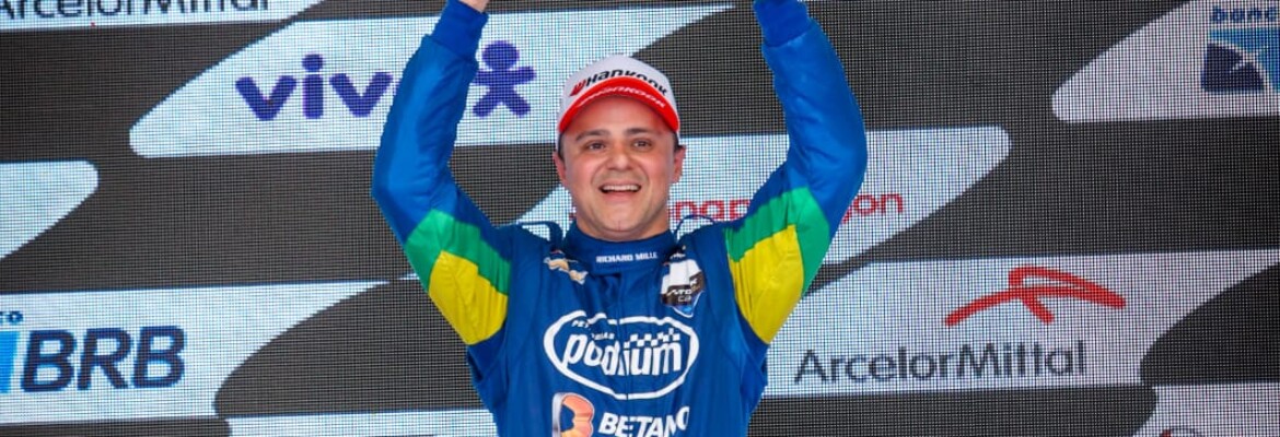 Massa vai ao pódio pela primeira vez em dose dupla na Stock Car