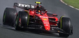 F1: “É mais do que apenas a asa traseira”, diz Sainz sobre desempenho da Ferrari