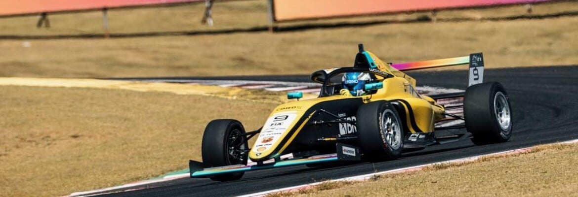 Assista ao vivo a primeira corrida da etapa do Velocitta da F4 Brasil