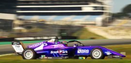 OAKBERRY Bassani F4 busca quinta vitória na temporada e traz novamente Carl Bennett no quinto carro da equipe